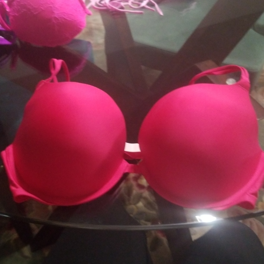 1x used. Red/pink VS bra